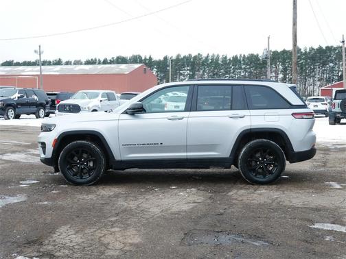 2024 Jeep Grand Cherokee Laredo