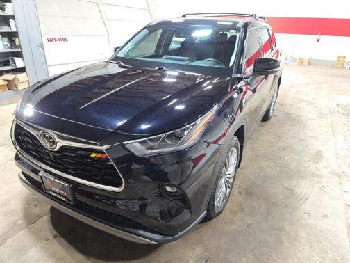 2022 Toyota Highlander Platinum