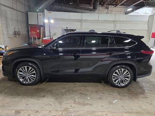2022 Toyota Highlander Platinum