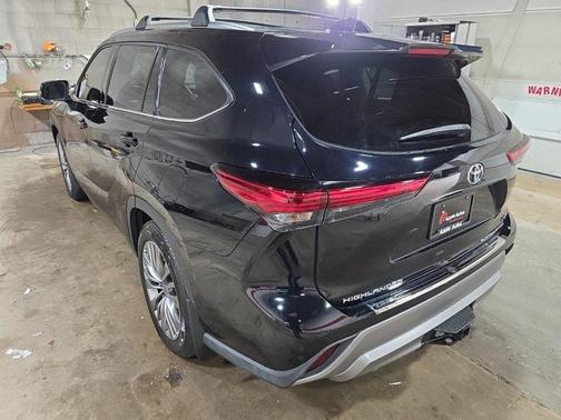 2022 Toyota Highlander Platinum