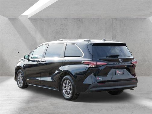 2021 Toyota Sienna LE