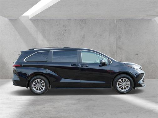 2021 Toyota Sienna LE