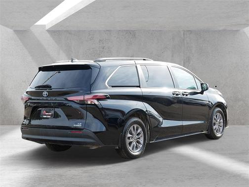 2021 Toyota Sienna LE