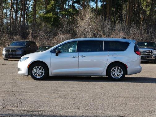 Silver Mist Clearcoat 2024 Chrysler Voyager LX