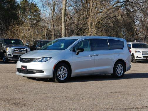 Silver Mist Clearcoat 2024 Chrysler Voyager LX