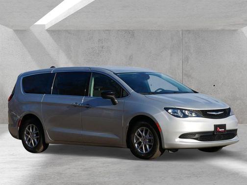 Silver Mist Clearcoat 2024 Chrysler Voyager LX
