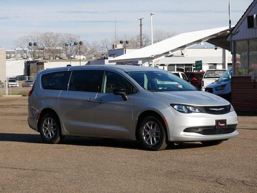 Silver Mist Clearcoat 2024 Chrysler Voyager LX