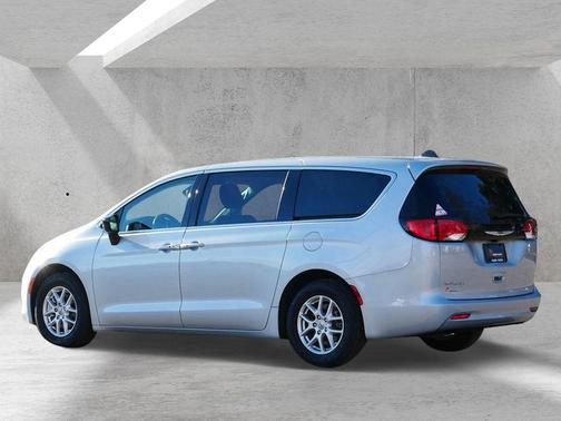 Silver Mist Clearcoat 2024 Chrysler Voyager LX