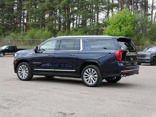 Midnight Blue Metallic 2022 GMC Yukon XL Denali