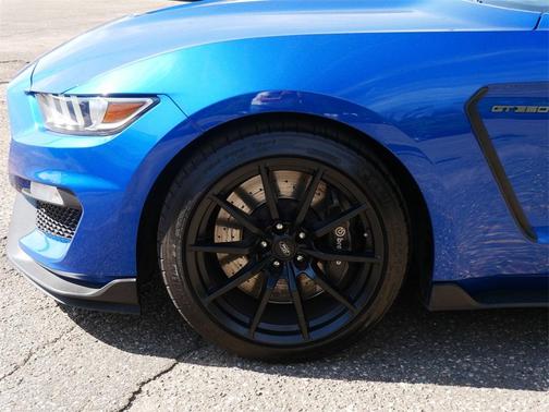 2017 Ford Shelby GT350 Base