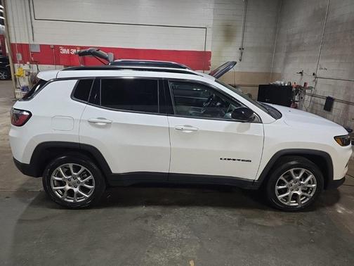 2022 Jeep Compass Latitude Lux