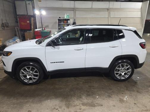 2022 Jeep Compass Latitude Lux