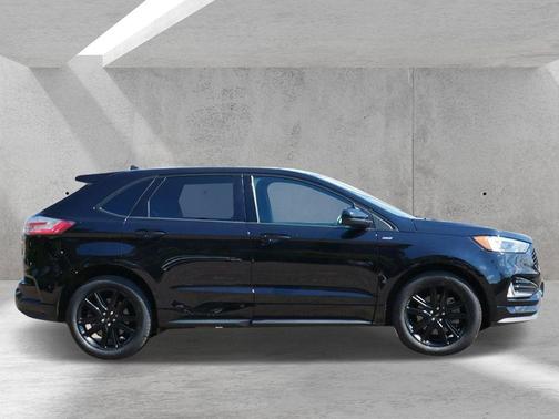Black 2023 Ford Edge SEL