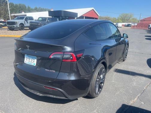 2024 Tesla Model Y Performance