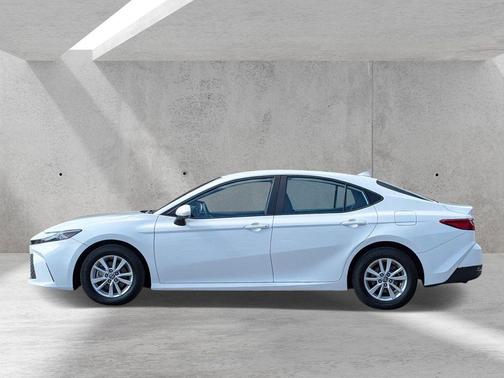 Ice 2025 Toyota Camry LE