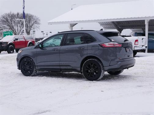 2022 Ford Edge SE
