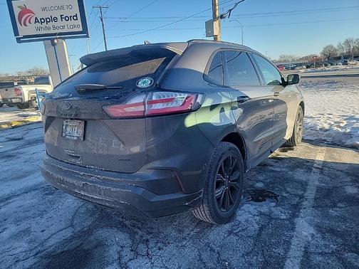 2022 Ford Edge SE