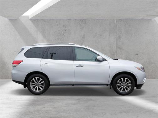 2016 Nissan Pathfinder SV