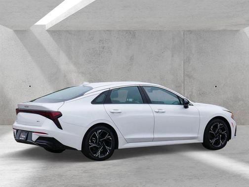 Snow White Pearl 2025 Kia K5 GT-Line