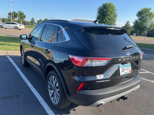 2022 Ford Escape Titanium