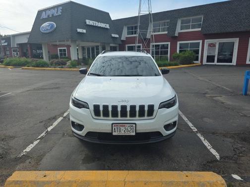 2022 Jeep Cherokee Latitude Lux