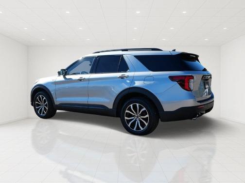 Iconic Silver Metallic 2023 Ford Explorer ST-Line