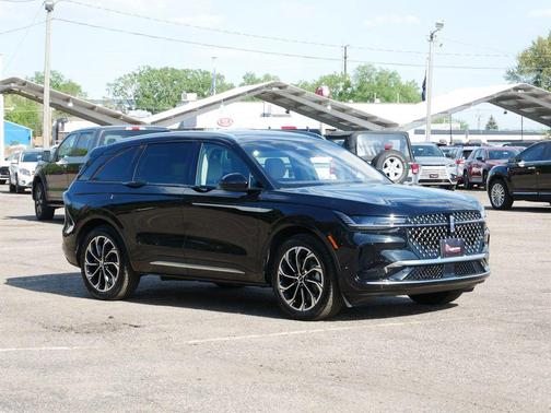 Black Metallic 2024 Lincoln Nautilus Reserve