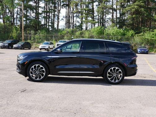 Black Metallic 2024 Lincoln Nautilus Reserve