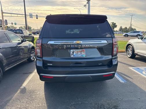 2022 Chevrolet Suburban LT