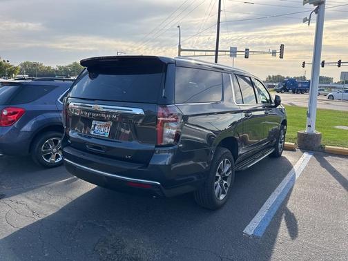 2022 Chevrolet Suburban LT