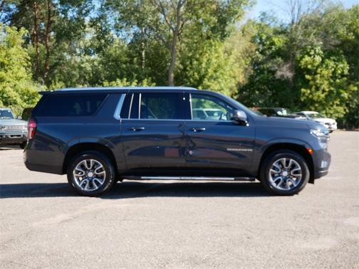 2022 Chevrolet Suburban LT