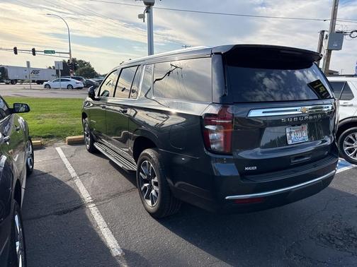 2022 Chevrolet Suburban LT