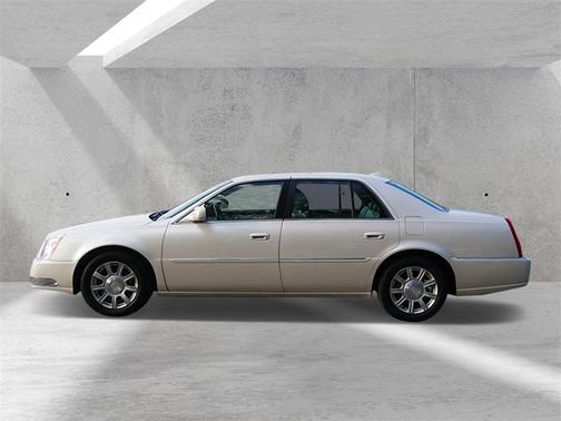 2010 Cadillac DTS Base