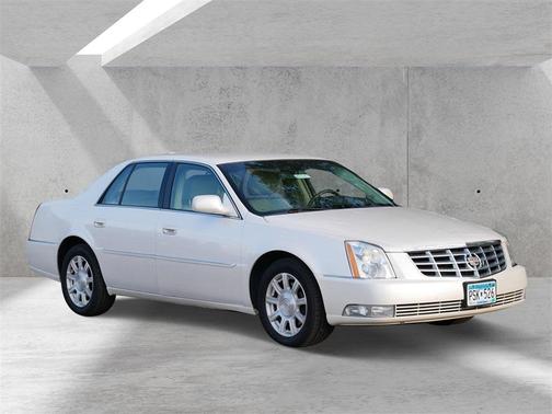 2010 Cadillac DTS Base