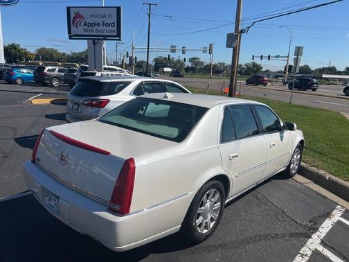 2010 Cadillac DTS Base