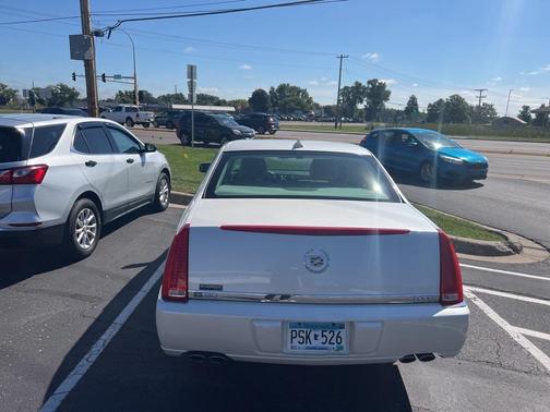 2010 Cadillac DTS Base