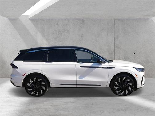 2024 Lincoln Nautilus Black Label