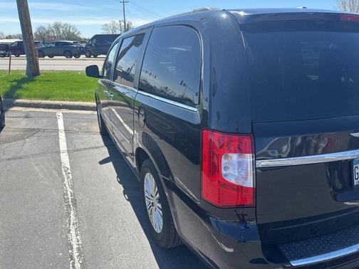 2014 Chrysler Town & Country Touring-L