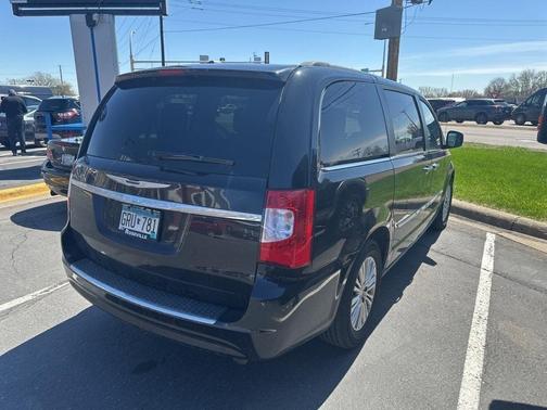 2014 Chrysler Town & Country Touring-L