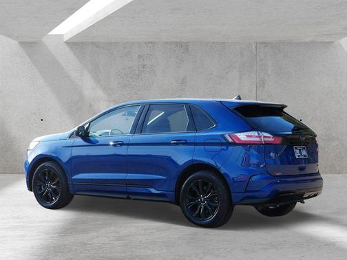 Blue 2022 Ford Edge SE