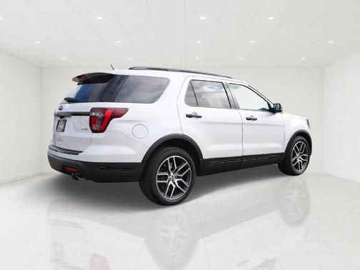 White Platinum Clearcoat Metallic 2018 Ford Explorer sport