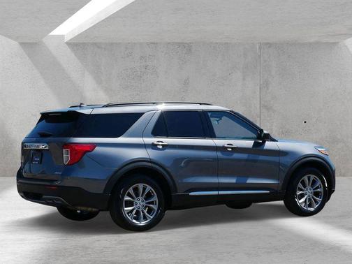 Gray Metallic 2023 Ford Explorer XLT