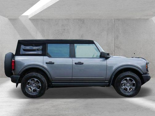 Gray Metallic 2022 Ford Bronco Base