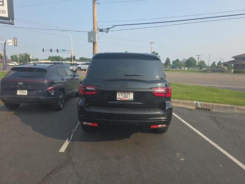 2023 INFINITI QX80 SENSORY