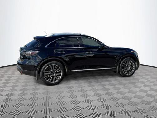 2017 INFINITI QX70 Base