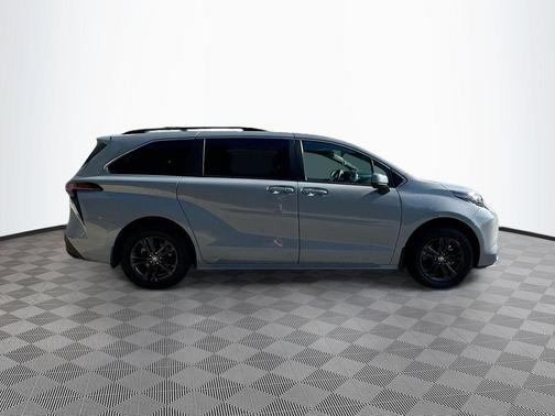 2024 Toyota Sienna Woodland Edition