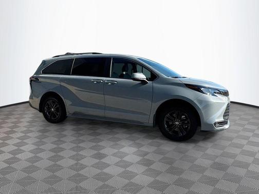 2024 Toyota Sienna Woodland Edition
