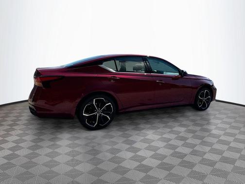 2025 Nissan Altima SR