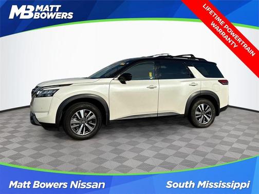 2022 Nissan Pathfinder SL