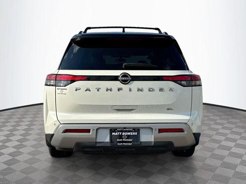 2022 Nissan Pathfinder SL